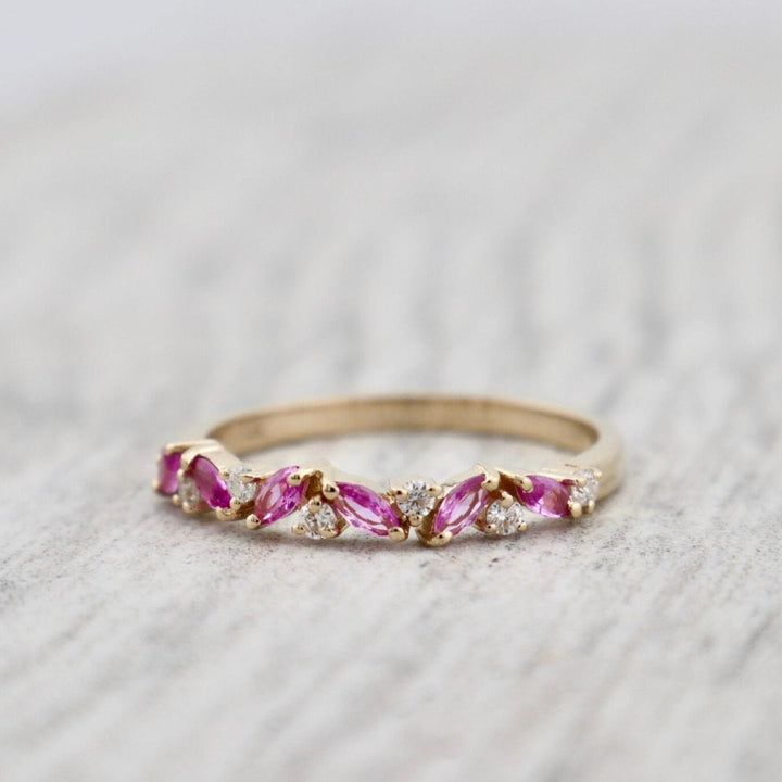 Mathieu Blanchard Bagues Bague semi-éternité Marquise en or 14K, diamants et saphirs