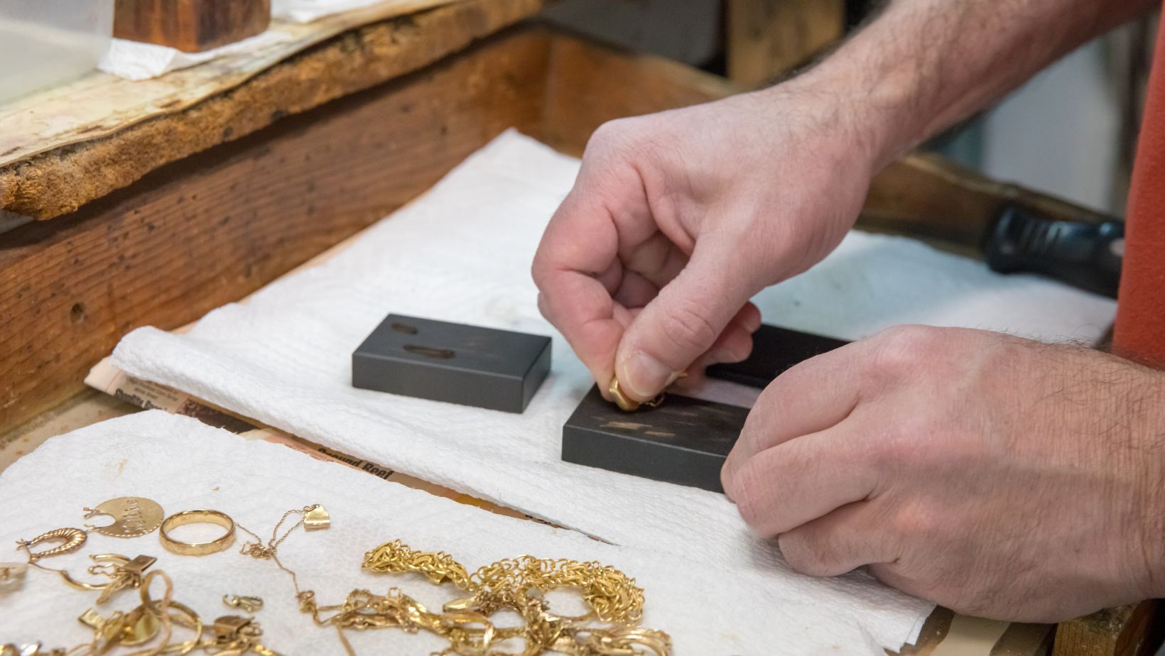 Comment reconnaître un bijou en or véritable