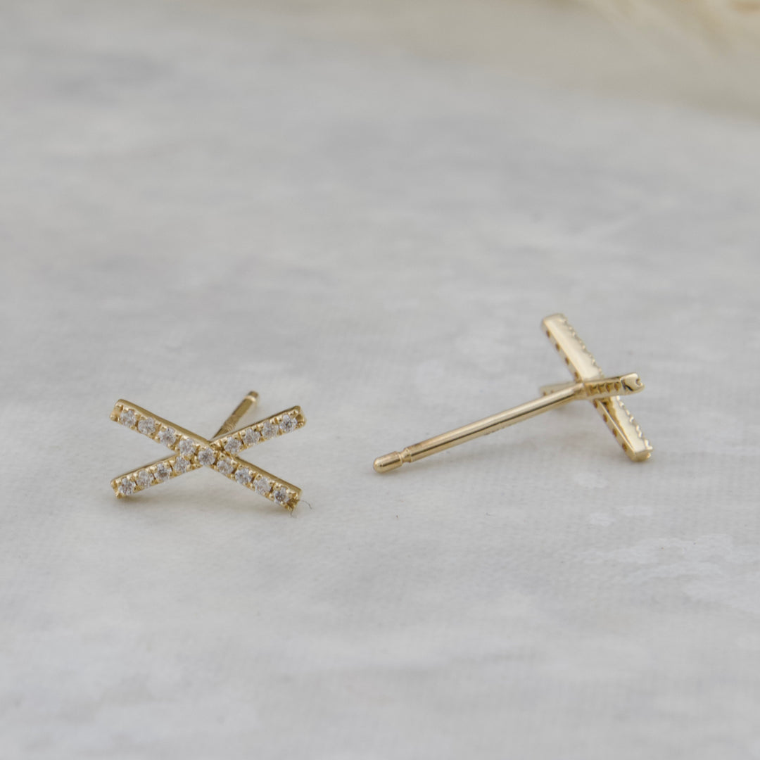 Boucles d'oreilles X en or 14K et moissanite