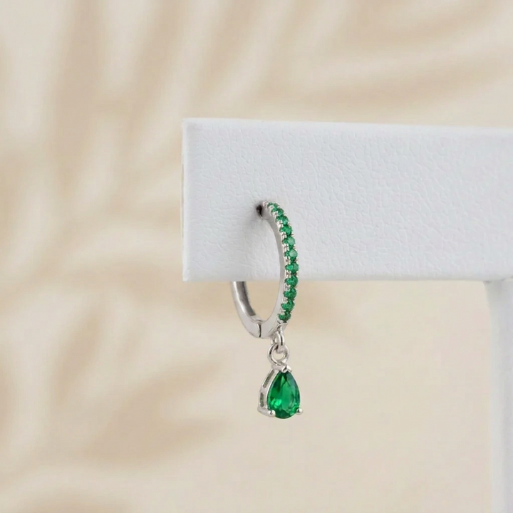 Boucle d’oreille Huggies argent sterling, créole pavée vert et goutte verte