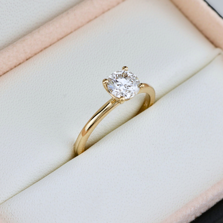 Classic 14K - 18K Gold and Round 0.5 - 1 ct Diamond