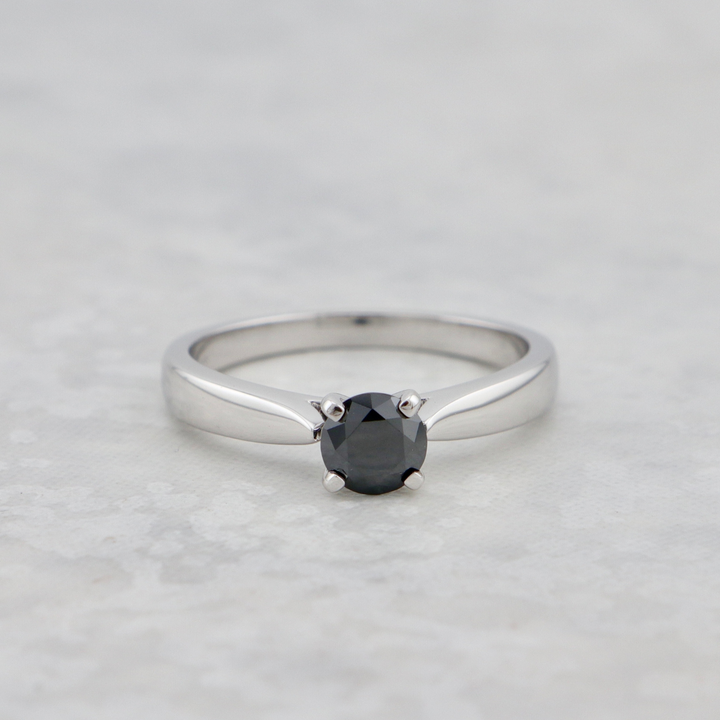 Bague solitaire Classique en or 14K et moissanite noir 0,5 ct