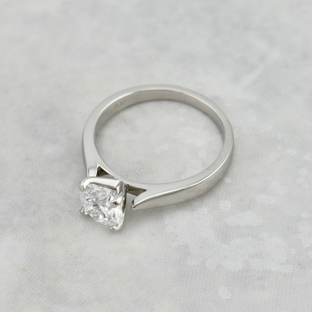 Bague solitaire Classique en platine et diamant 1,05 ct