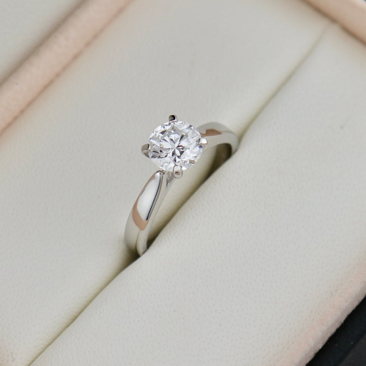 Bague solitaire Classique en platine et diamant 1,05 ct