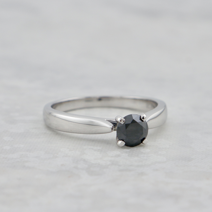 Bague solitaire Classique en or 14K et moissanite noir 0,5 ct