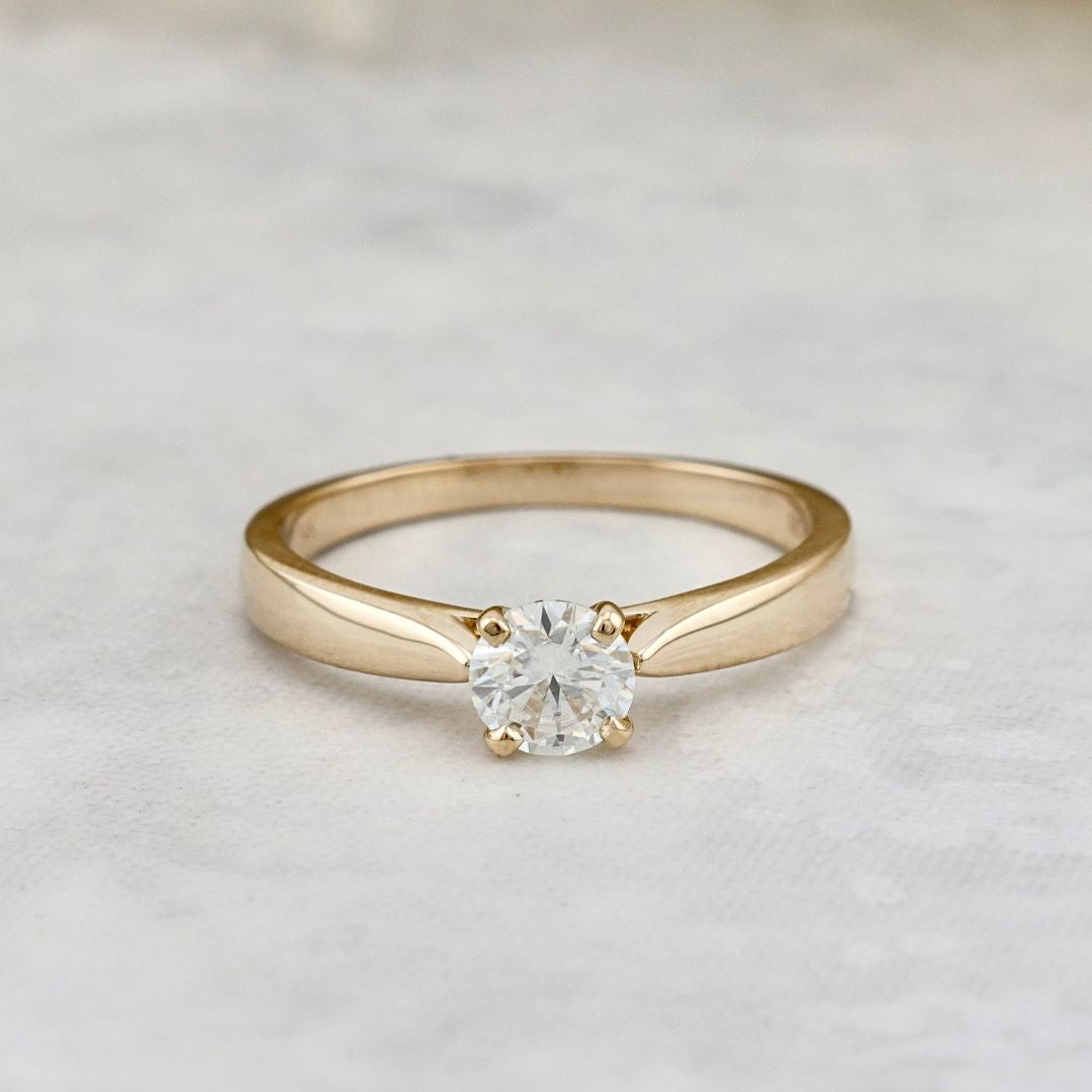 Classic Solitaire 14K Gold and 0,5 ct Diamond Ring 