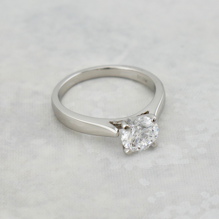 Bague solitaire Classique en platine et diamant 1,05 ct