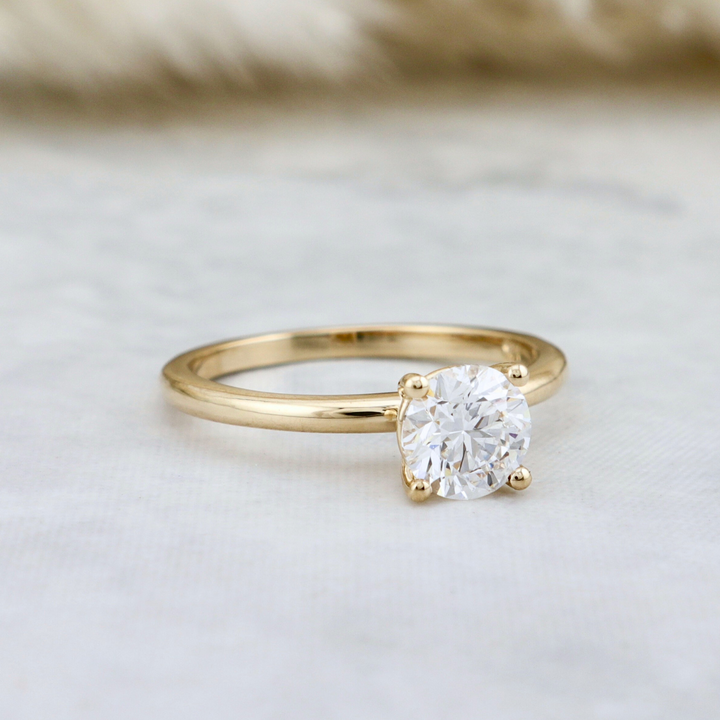 Classic 14K - 18K Gold and Round 0.5 - 1 ct Diamond