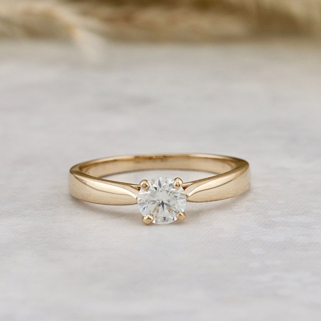 Classic Solitaire 14K Gold and 0,5 ct Diamond Ring 