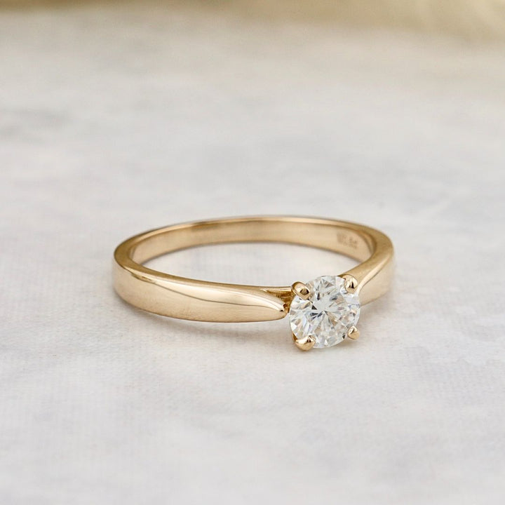 Classic Solitaire 14K Gold and 0,5 ct Diamond Ring 