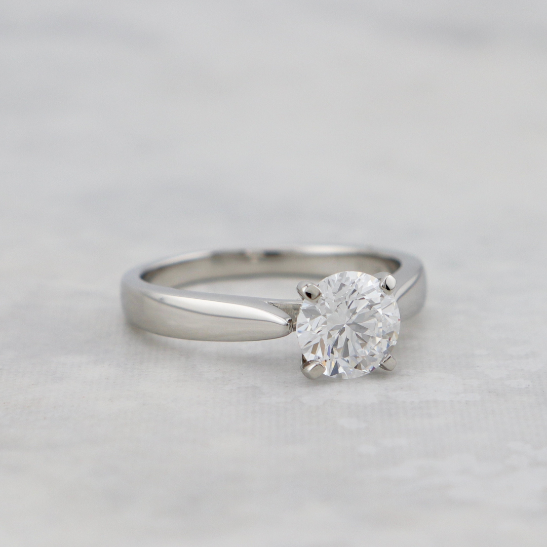 Bague solitaire Classique en platine et diamant 1,05 ct