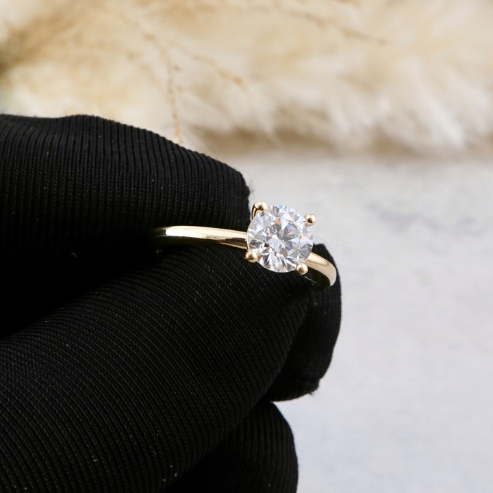 Classic 14K - 18K Gold and Round 0.5 - 1 ct Diamond