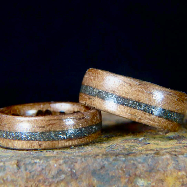 Bague en bois et poussières d'étoiles personnalisée