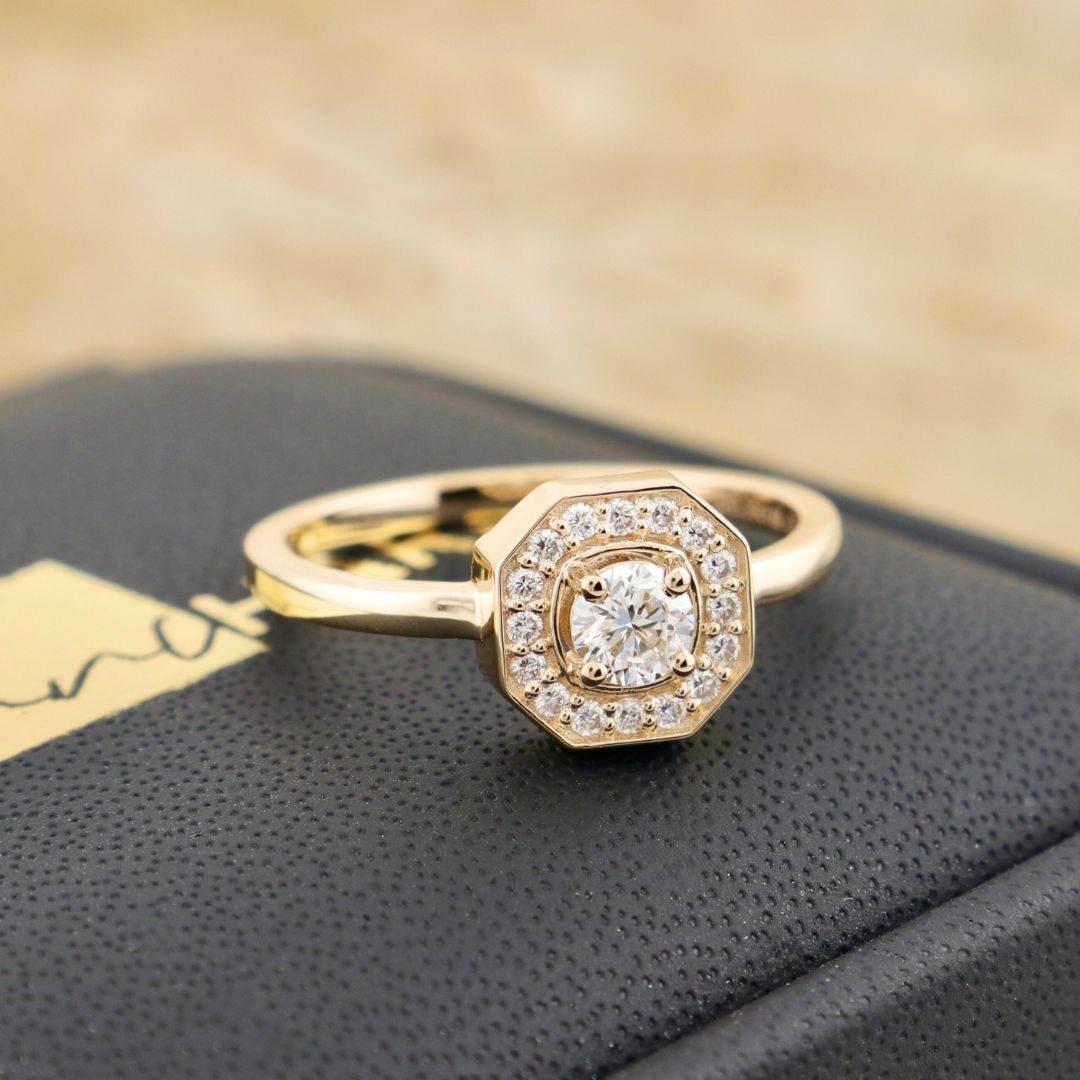 Art Deco 18K Gold and Diamond Ring