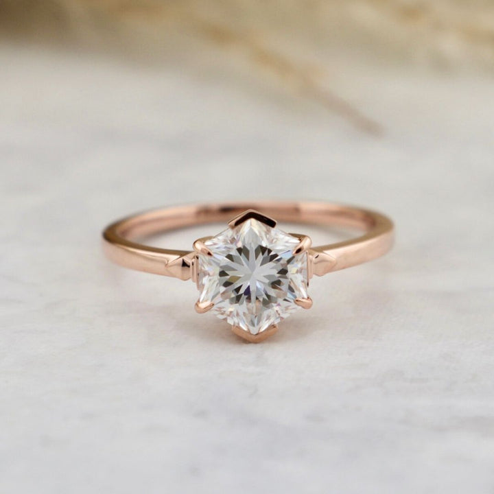 Bague solitaire Hexagone en or 14K -18K et moissanite