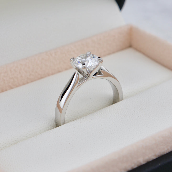 Bague solitaire Classique en platine et diamant 1,05 ct