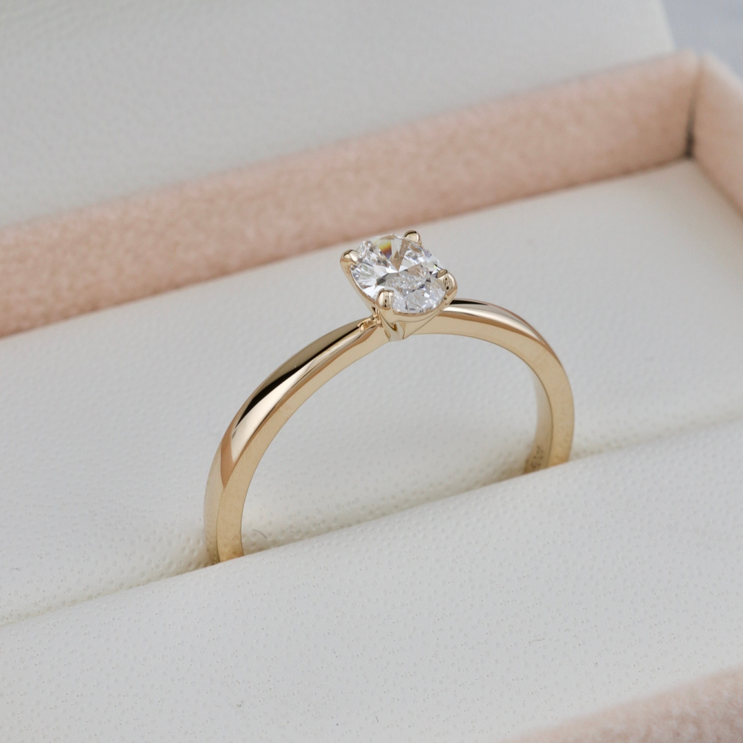 Bague solitaire Oval en or 14K et diamant 0,5 ct