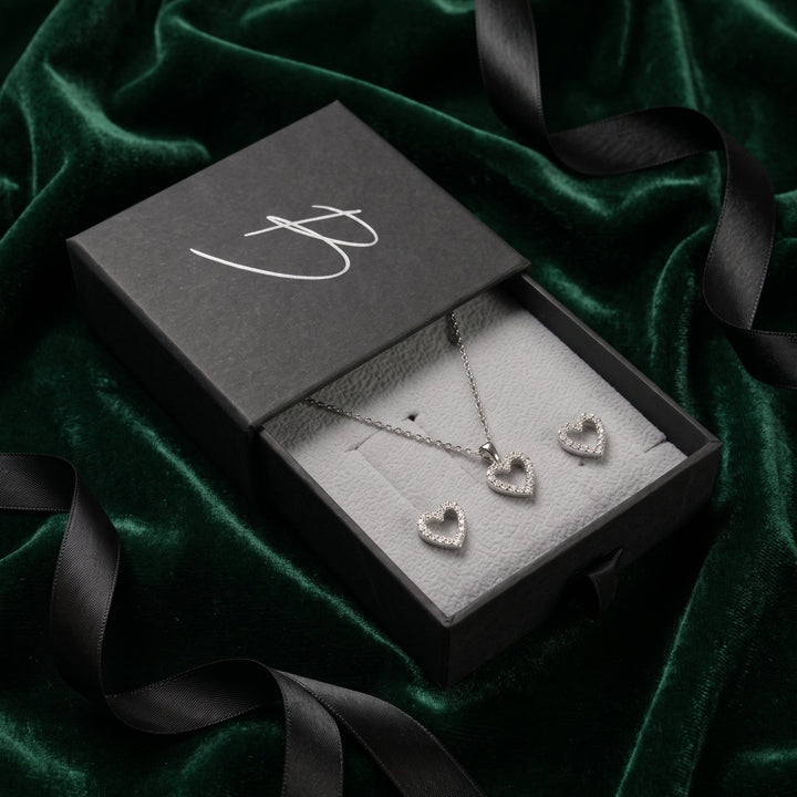 Coffret cadeau noir avec collier et boucles d’oreilles en argent, pendentifs cœurs