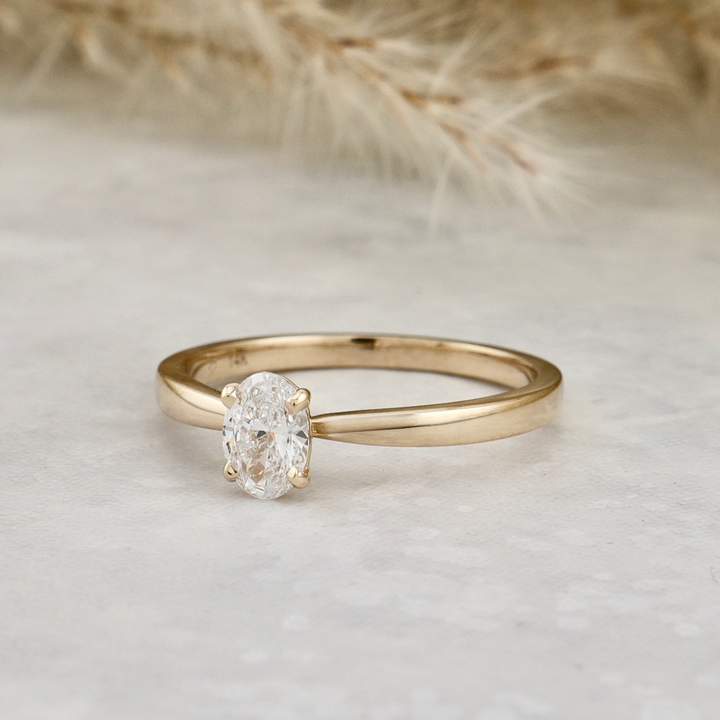 Bague solitaire Oval en or 14K et diamant 0,5 ct