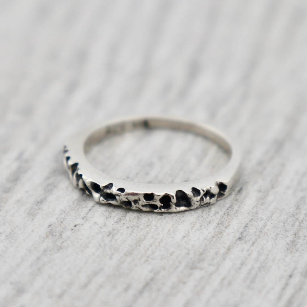 Audrey Seyer Bagues Bague Alvéolée minimaliste en argent sterling