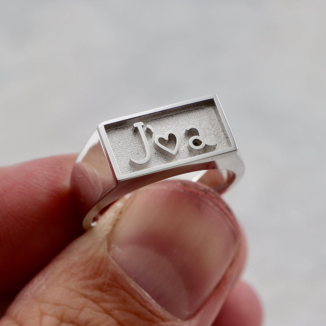 Bague chevalière J’🤍A en argent sterling Mathieu Blanchard Bagues Bague chevalière sur mesure J’🤍A | Mathieu Blanchard Joaillerie Mathieu Blanchard Joaillerie