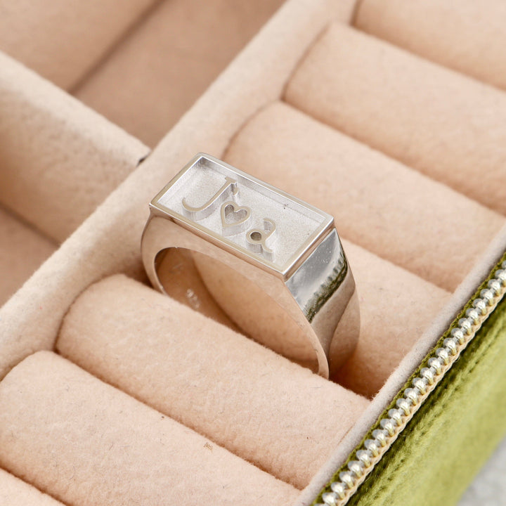 Bague chevalière J’🤍A en argent sterling Mathieu Blanchard Bagues Bague chevalière sur mesure J’🤍A | Mathieu Blanchard Joaillerie Mathieu Blanchard Joaillerie