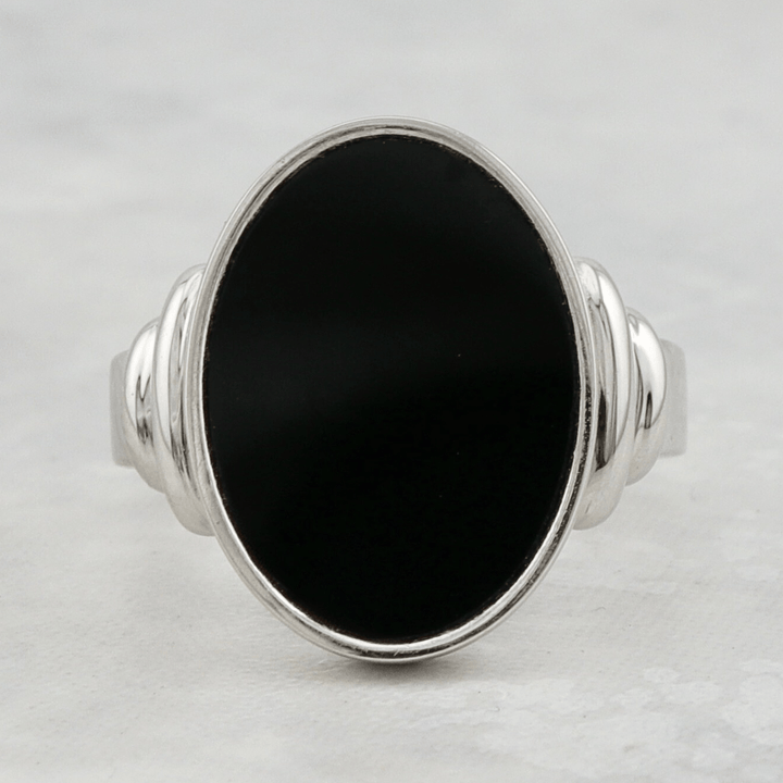 Bague chevalière Onyx ovale en argent sterling Mathieu Blanchard Bagues Bague en argent 925 et Cabochon Onyx  | Mathieu Blanchard Mathieu Blanchard Joaillerie