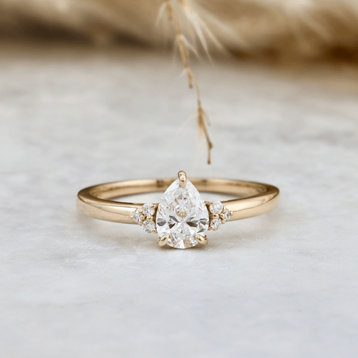 Bague Cluster et diamants - Bagues Bague Poire Cluster en diamants de laboratoire | Mathieu Blanchard Mathieu Blanchard Joaillerie
