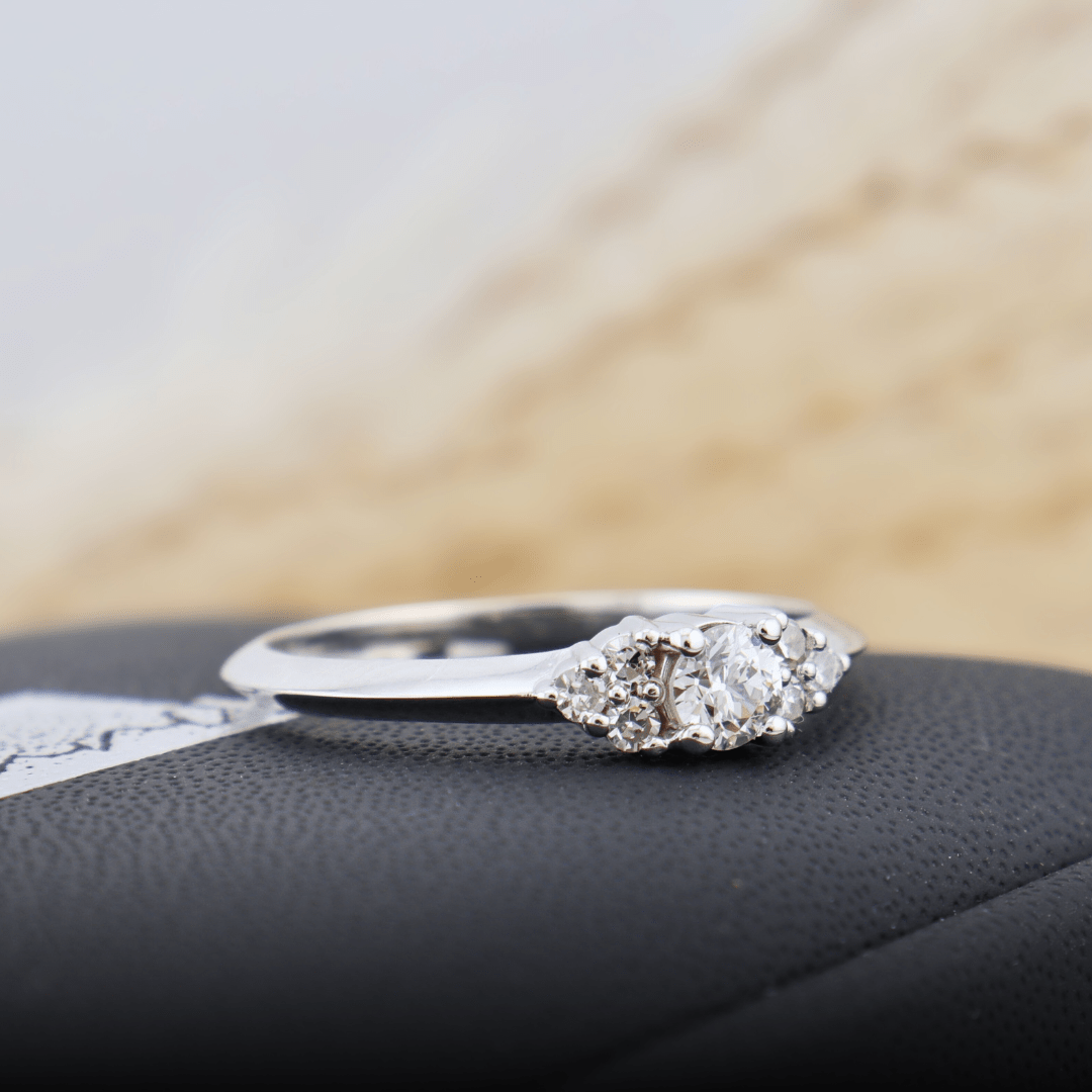 Bague Cluster et diamants Mathieu Blanchard Bagues Bague de fiançailles Cluster | Diamants | Mathieu Blanchard Joaillerie Mathieu Blanchard Joaillerie