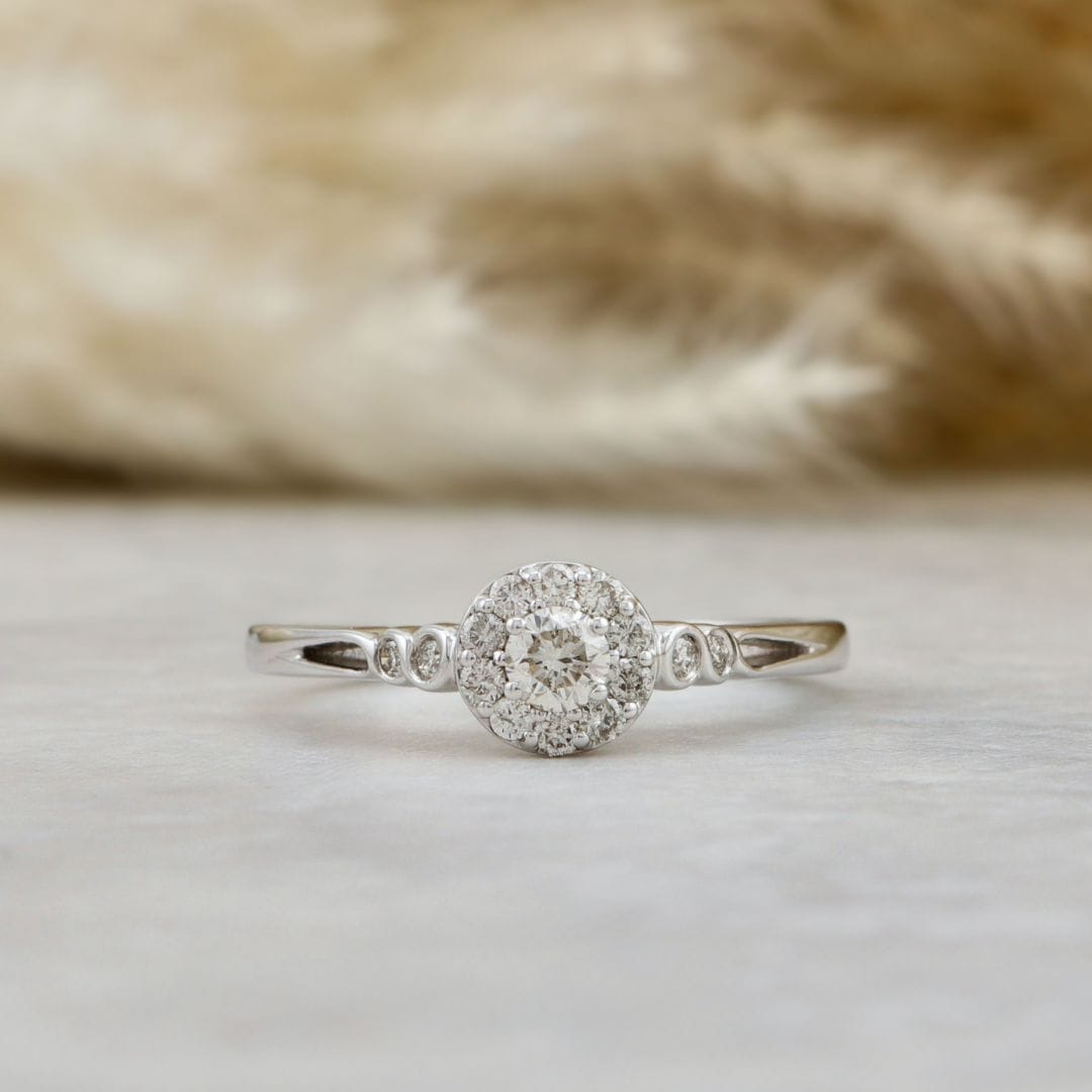 Bague diamant solitaire avec halo Mathieu Blanchard Bagues Bague de fiançailles Diamants 0.40 ctw | Mathieu Blanchard Joaillerie Mathieu Blanchard Joaillerie