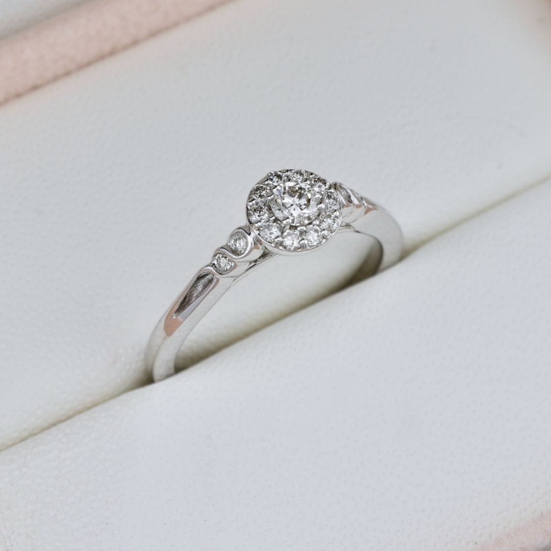 Bague diamant solitaire avec halo Mathieu Blanchard Bagues Bague de fiançailles Diamants 0.40 ctw | Mathieu Blanchard Joaillerie Mathieu Blanchard Joaillerie