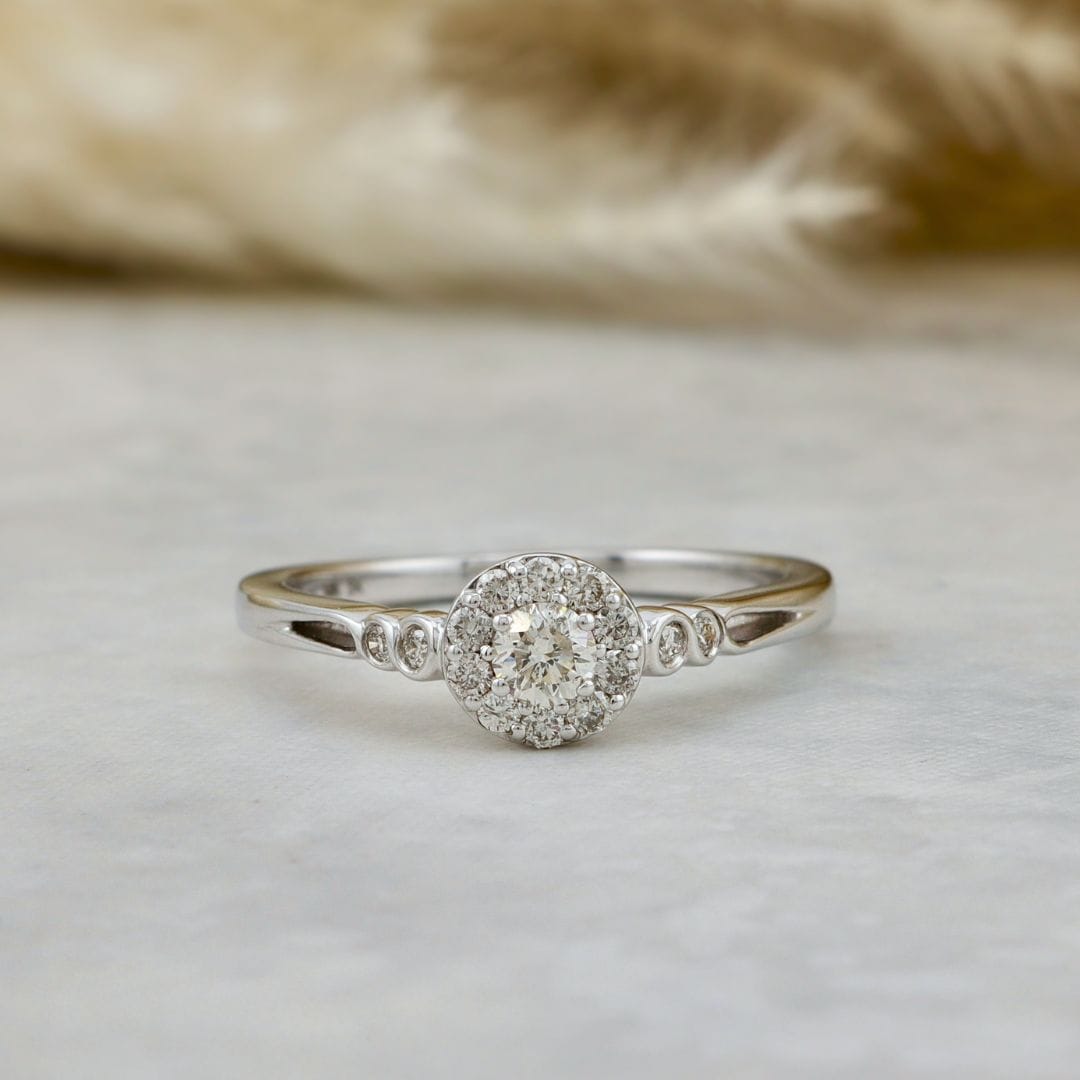 Bague diamant solitaire avec halo Mathieu Blanchard Bagues Bague de fiançailles Diamants 0.40 ctw | Mathieu Blanchard Joaillerie Mathieu Blanchard Joaillerie