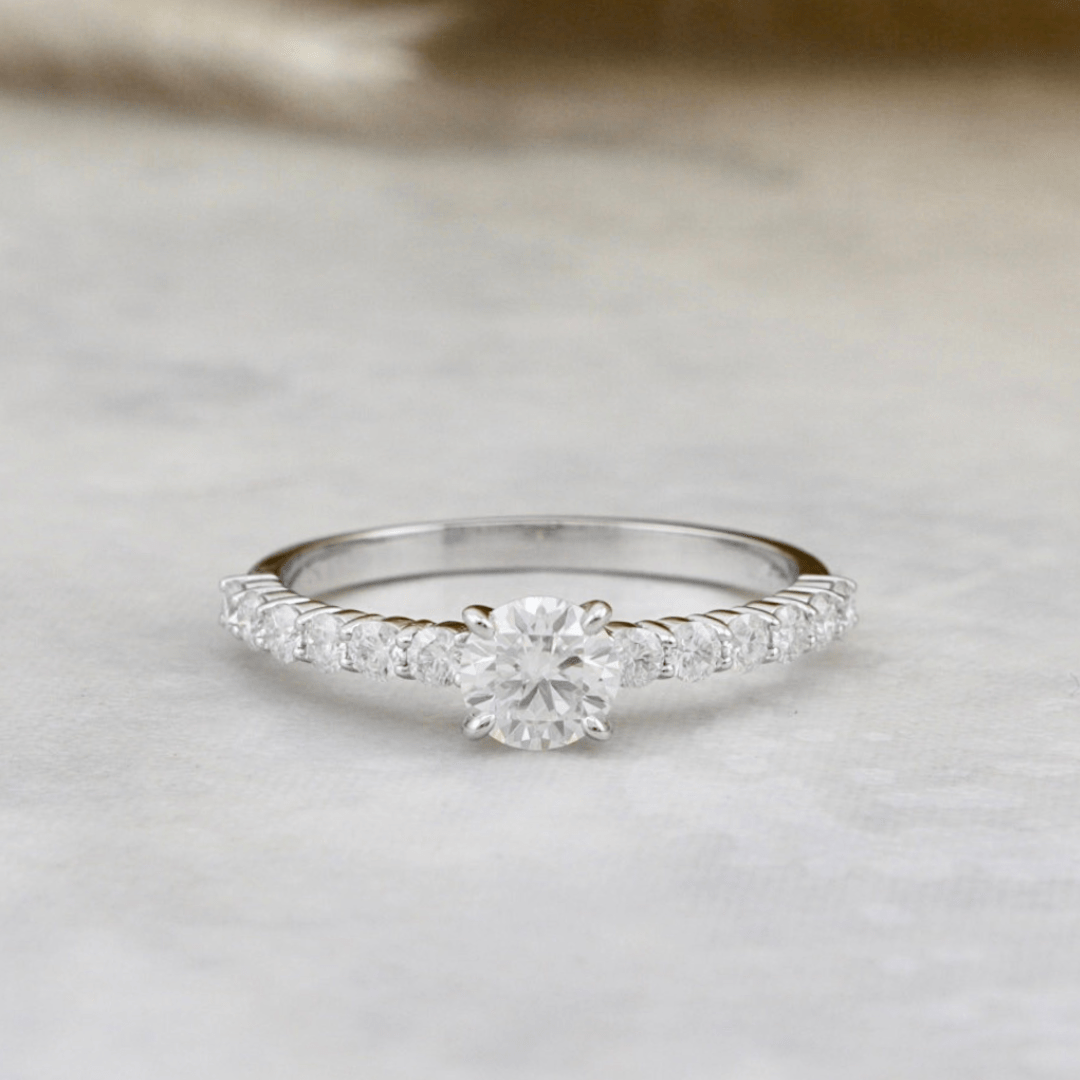 Bague Éclat Moissanites 0.5 ct + 0.42 ctw Mathieu Blanchard Bagues 5 / Or blanc 10K PBAGAM13067S-5 Bague de fiançaille Moissanites 0.5 ct + 0.42 ctw | Mathieu Blanchard Mathieu Blanchard Joaillerie
