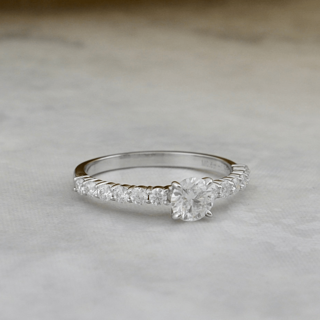 Bague Éclat Moissanites 0.5 ct + 0.42 ctw Mathieu Blanchard Bagues Bague de fiançaille Moissanites 0.5 ct + 0.42 ctw | Mathieu Blanchard Mathieu Blanchard Joaillerie