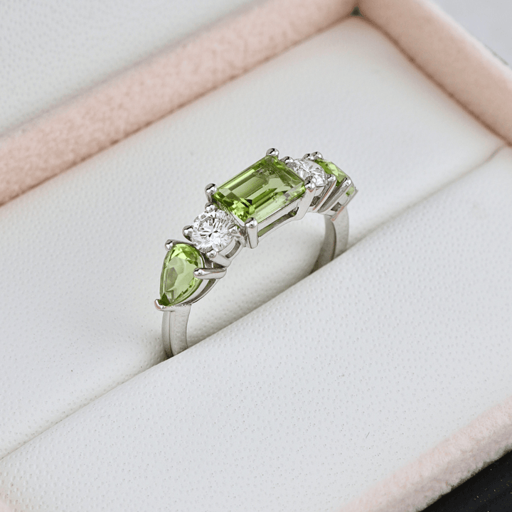 Mathieu Blanchard Argent / Or 14K / Grandeur 5 Bague en or 14K - 18K ou platine, péridots et diamants