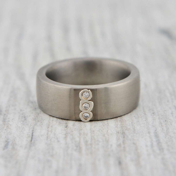 Bague, et diamants en titane Christine Dwane Jonc en argent fin .999, titane et diamants | Christine Dwane x Mathieu Blanchard Joailliers Mathieu Blanchard Joaillerie