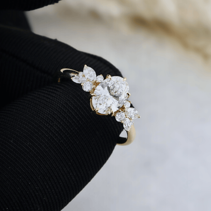Bague Fancy et diamants Mathieu Blanchard Bagues Bague sur mesure Fancy | Diamant oval | Mathieu Blanchard Joaillerie Mathieu Blanchard Joaillerie