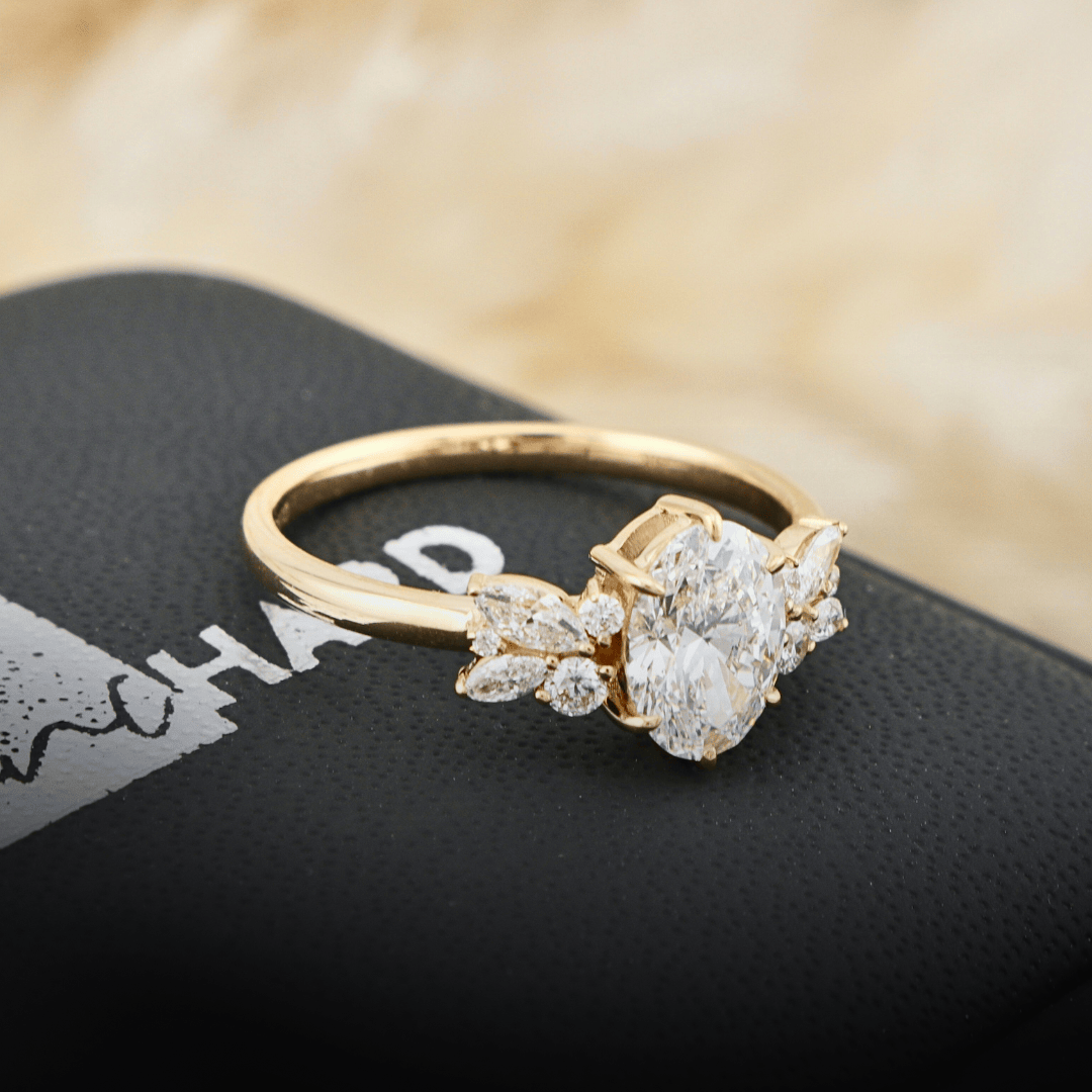 Bague Fancy et diamants Mathieu Blanchard Bagues Bague sur mesure Fancy | Diamant oval | Mathieu Blanchard Joaillerie Mathieu Blanchard Joaillerie