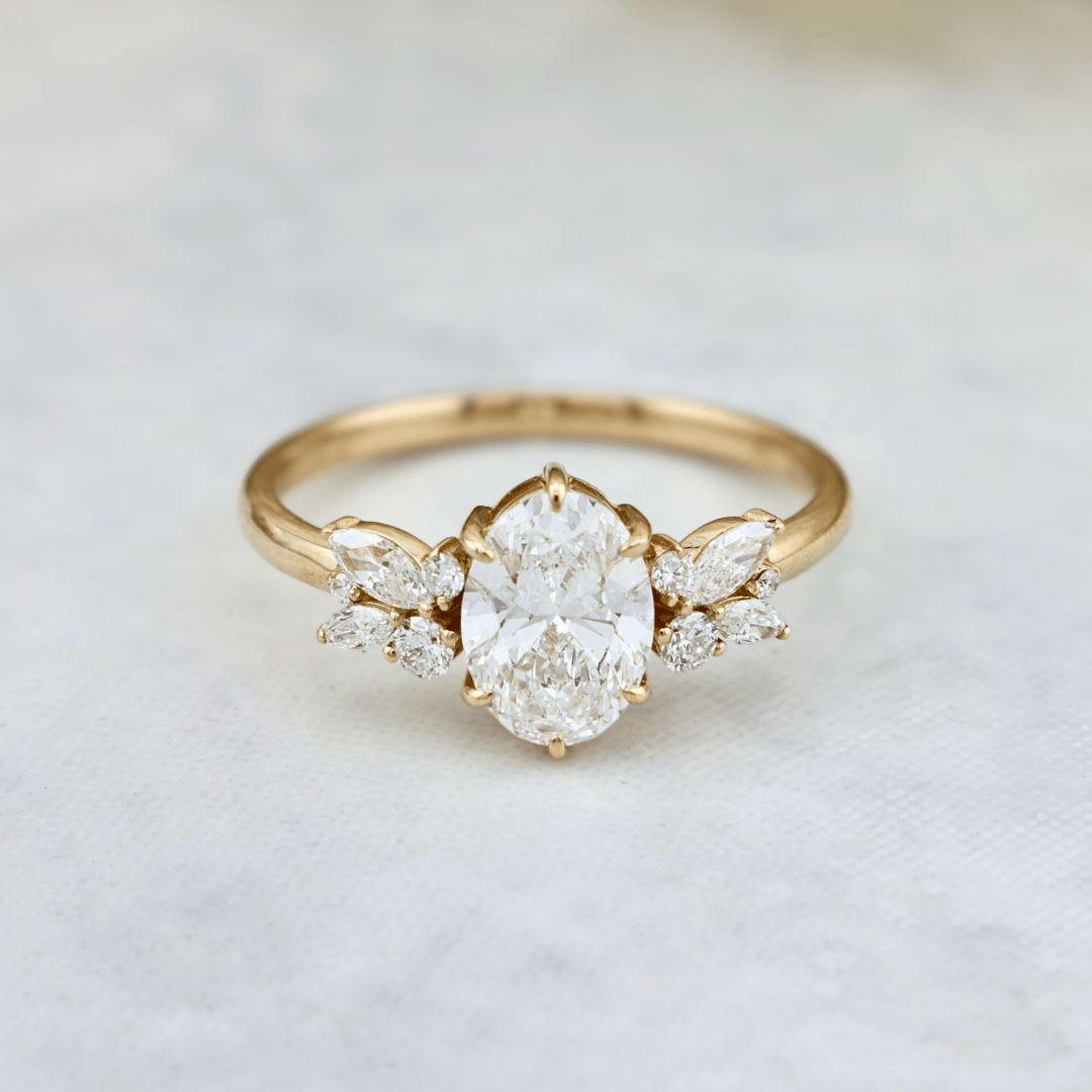 Bague Fancy et diamants Mathieu Blanchard Bagues Bague sur mesure Fancy | Diamant oval | Mathieu Blanchard Joaillerie Mathieu Blanchard Joaillerie