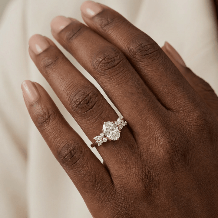 Bague Fancy et diamants Mathieu Blanchard Bagues Bague sur mesure Fancy | Diamant oval | Mathieu Blanchard Joaillerie Mathieu Blanchard Joaillerie
