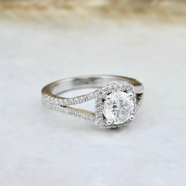 Bague Halo ou et moissanites Mathieu Blanchard Bague en Argent Sterling et Moissanites – Halo Éclatant | Mathieu Blanchard Joaillerie Mathieu Blanchard Joaillerie