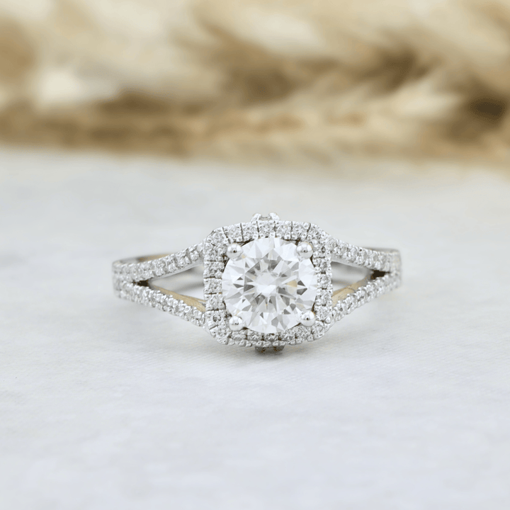 Bague Halo ou et moissanites Mathieu Blanchard Bague en Argent Sterling et Moissanites – Halo Éclatant | Mathieu Blanchard Joaillerie Mathieu Blanchard Joaillerie