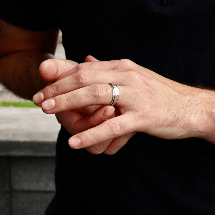 Mathieu Blanchard Bagues Bague jonc martelé en or 10K