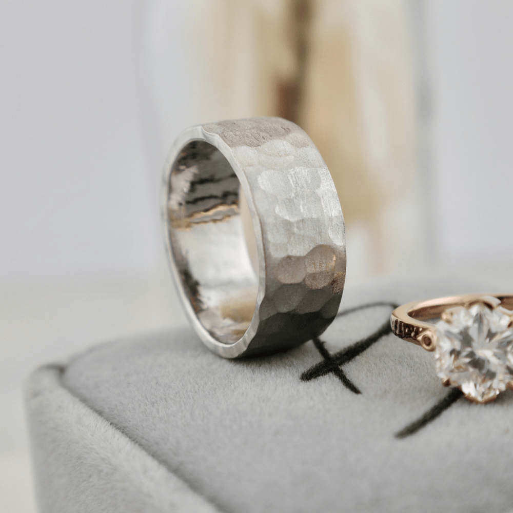 Bague jonc martelée brossée Mathieu Blanchard Jonc en platine martelé et brossé  | Mathieu Blanchard Mathieu Blanchard Joaillerie