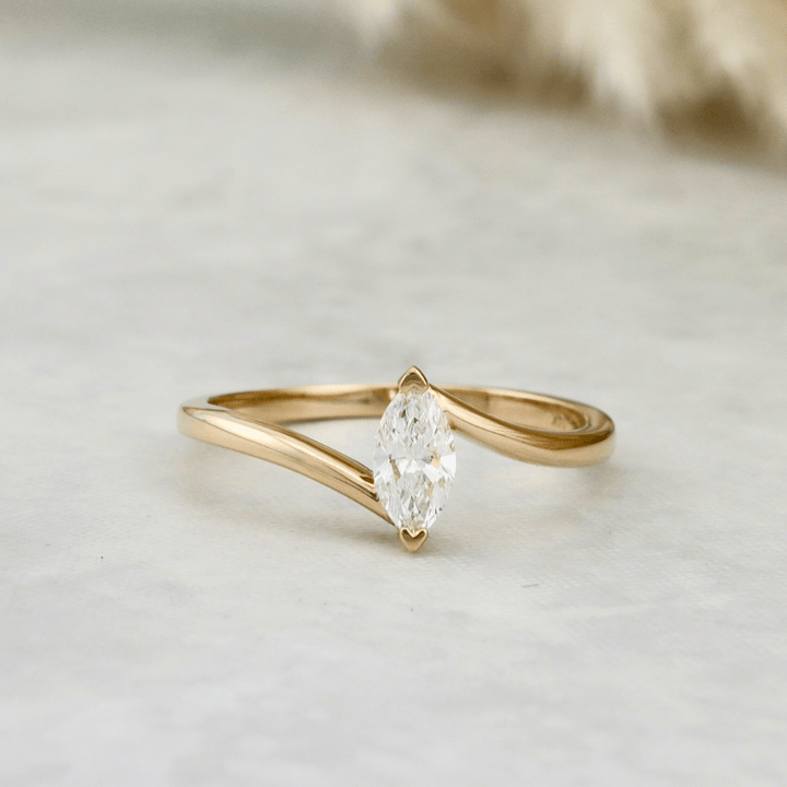 Bague Marquise et diamant 0,3 ct Mathieu Blanchard Bagues 5 / Or jaune 14K PBA5OM14798S-5 Bague Marquise en or 14K et diamant marquise 0,3ct | Mathieu Blanchard Mathieu Blanchard Joaillerie