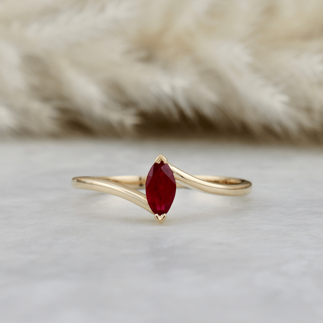 Bague Marquise et rubis 0,44 ct Mathieu Blanchard Bagues Bague Marquise en or 14K et rubis marquise naturel | Mathieu Blanchard Mathieu Blanchard Joaillerie