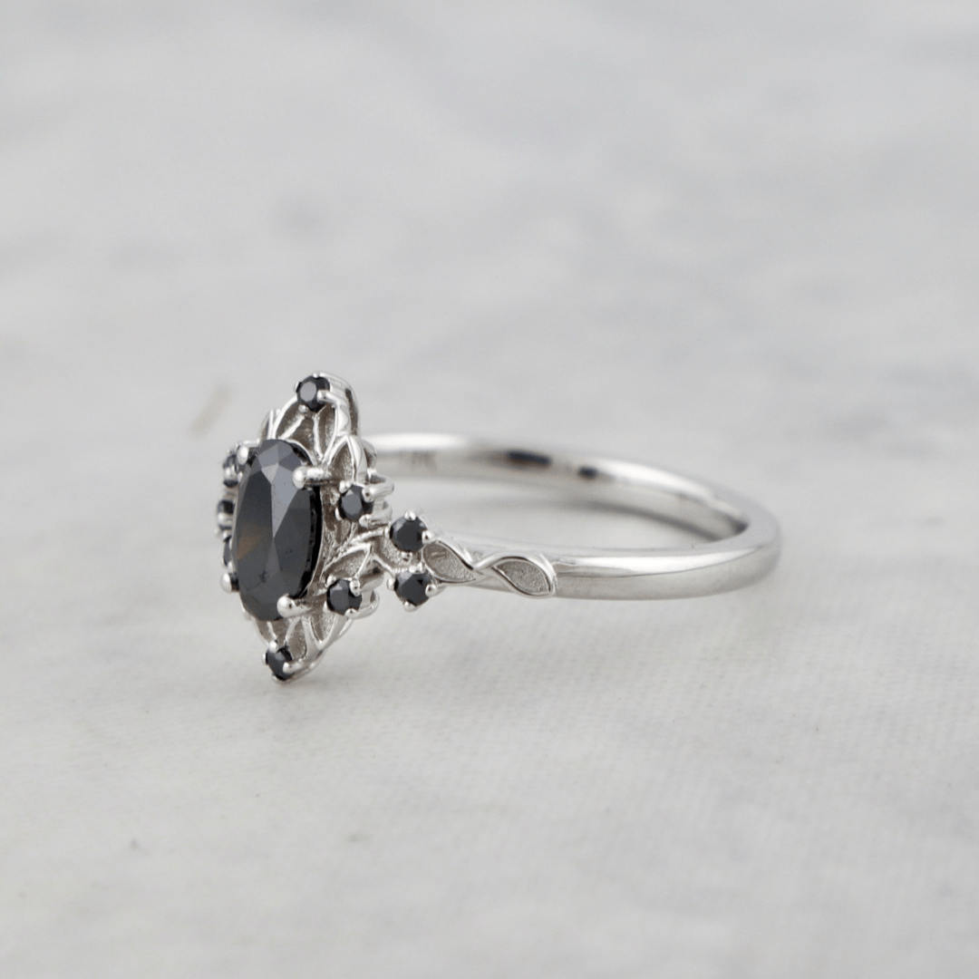 Bague Moissanites noires Mathieu Blanchard Bague de Fiançailles Florale en moissanites noires | Mathieu Blanchard Mathieu Blanchard Joaillerie