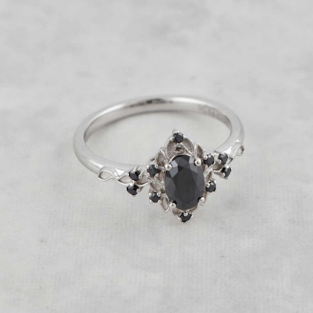 Bague Moissanites noires Mathieu Blanchard Bague de Fiançailles Florale en moissanites noires | Mathieu Blanchard Mathieu Blanchard Joaillerie