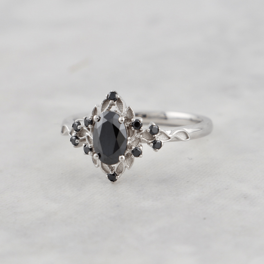 Bague Moissanites noires Mathieu Blanchard Bague de Fiançailles Florale en moissanites noires | Mathieu Blanchard Mathieu Blanchard Joaillerie