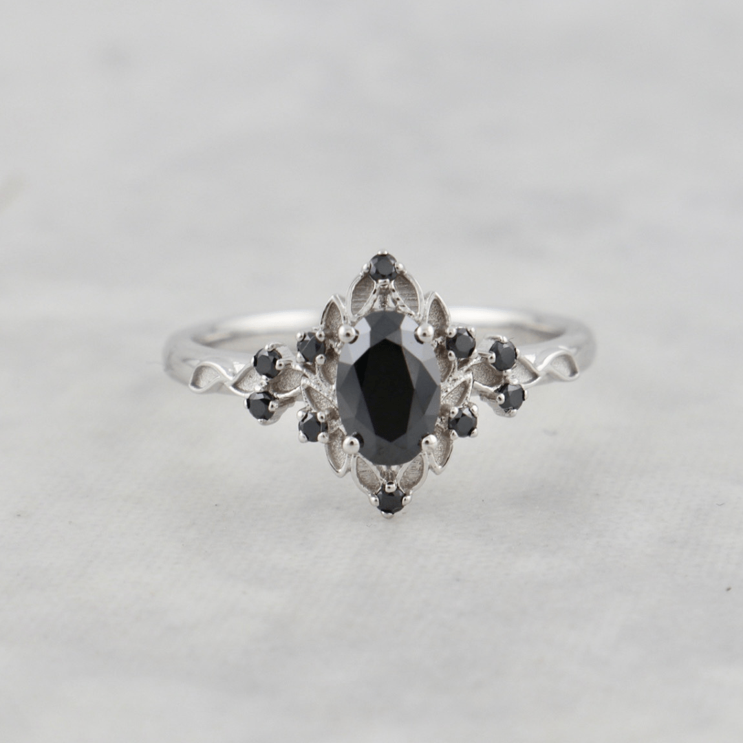 Bague Moissanites noires Mathieu Blanchard Bague de Fiançailles Florale en moissanites noires | Mathieu Blanchard Mathieu Blanchard Joaillerie